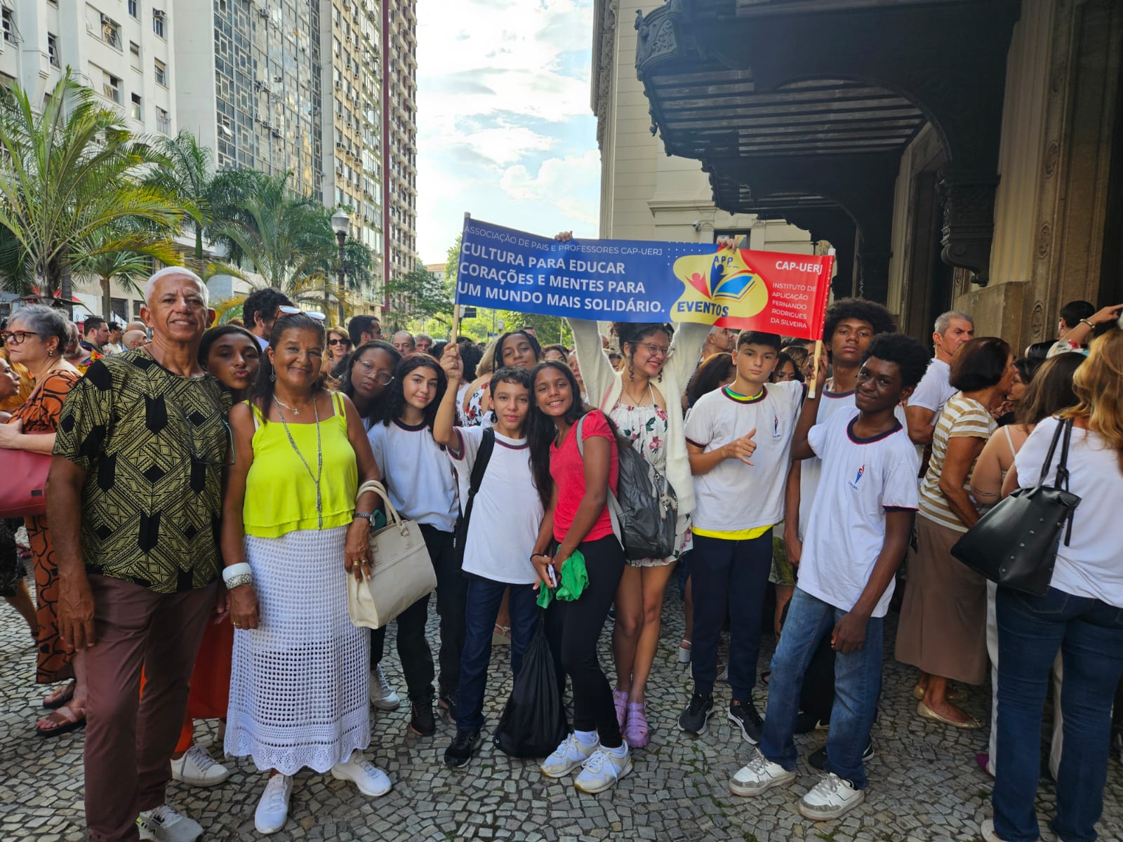 FAMÍLIA CAP-UERJ NA PRÉ-ESTREIA DO ESPETÁCULO SAGRAÇÃO DA CIA DEBORAH COLKER